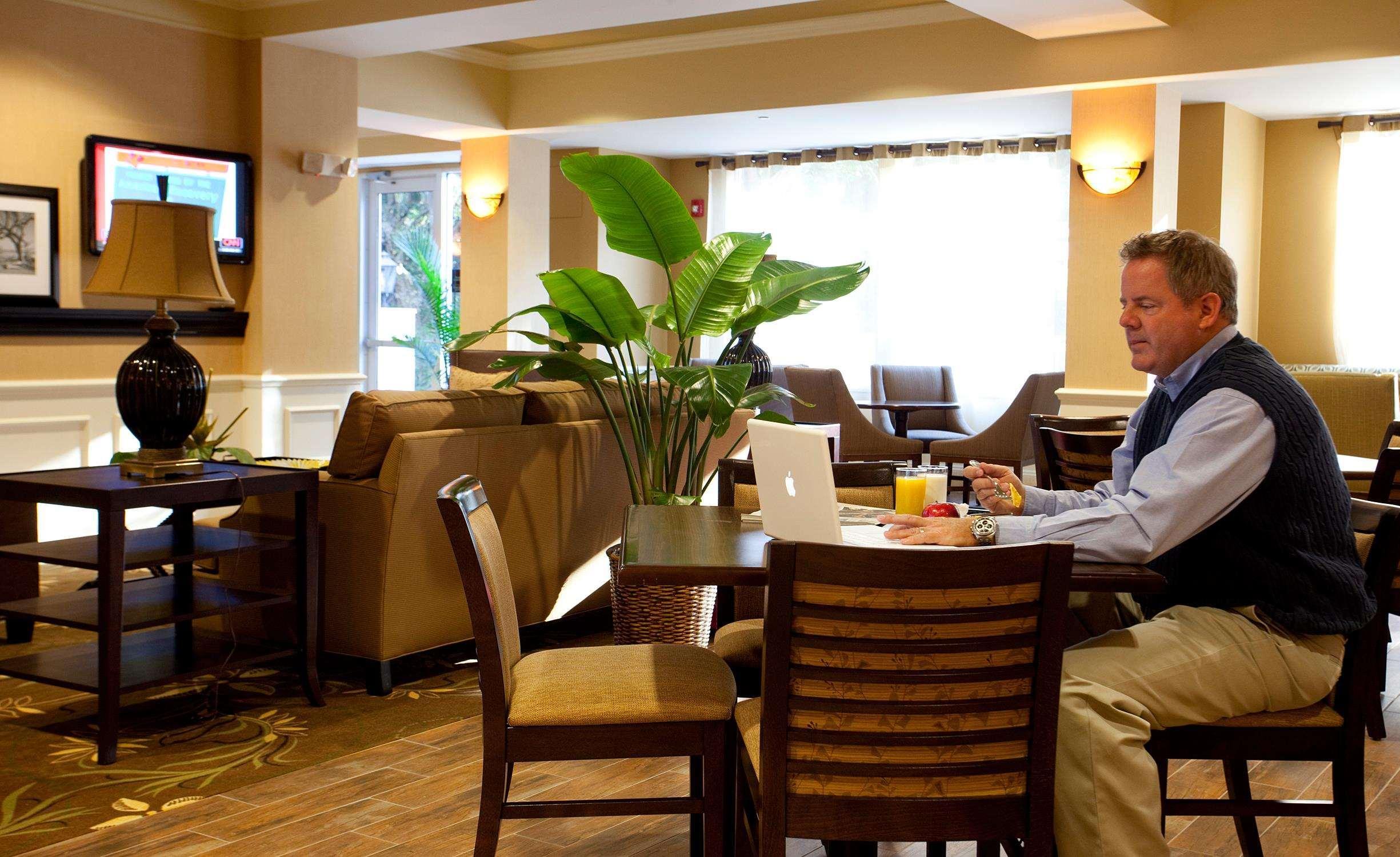 Hampton Inn & Suites Jekyll Island Restaurant photo